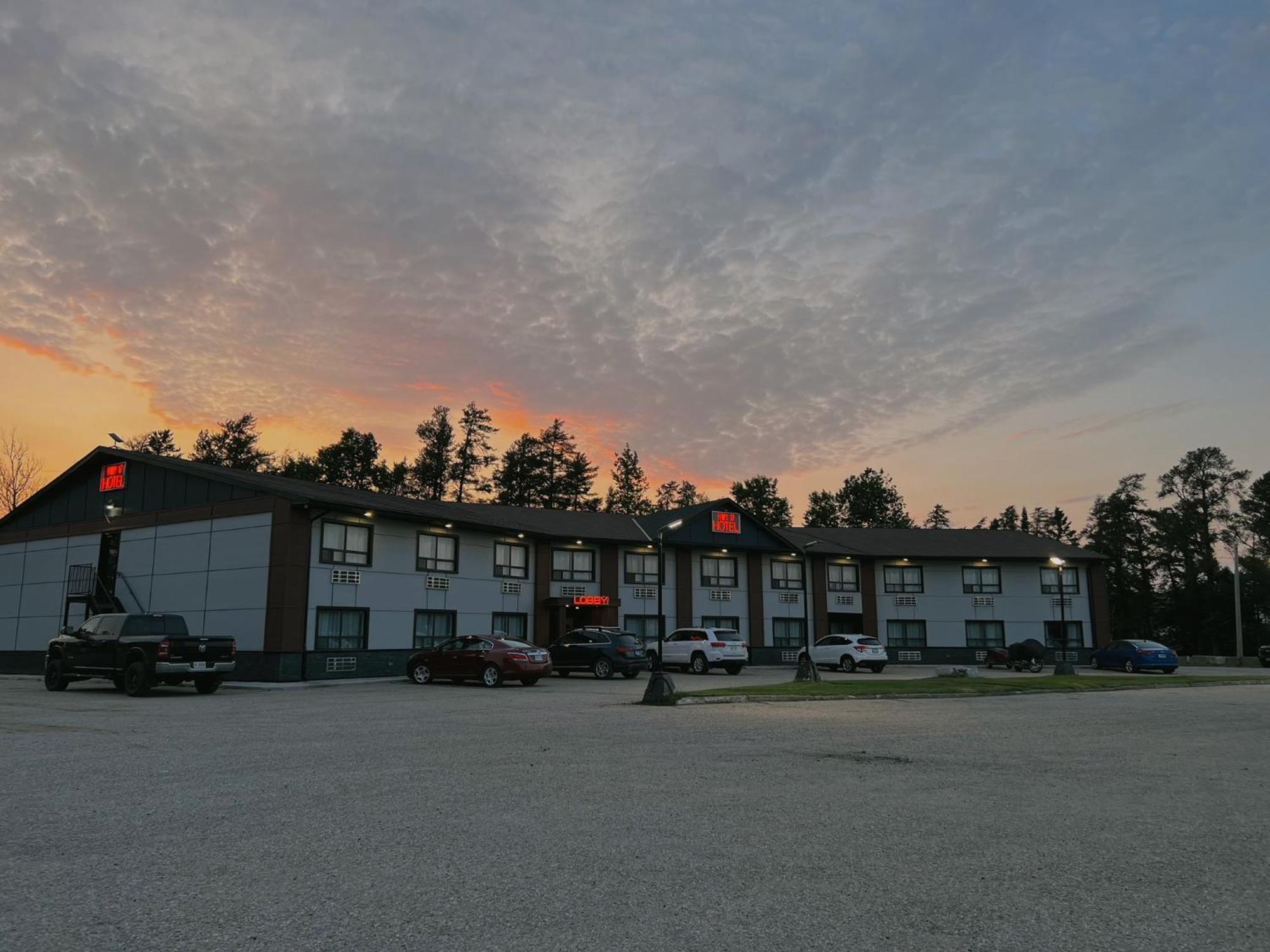 Hwy 17 Hotel Wawa Esterno foto